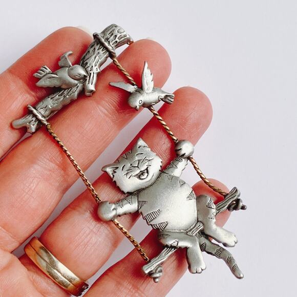 VTG Signed JJ Brooch Cat On Swing Pewter with Birds Figural 80s 90s Pin - Picture 2 of 10